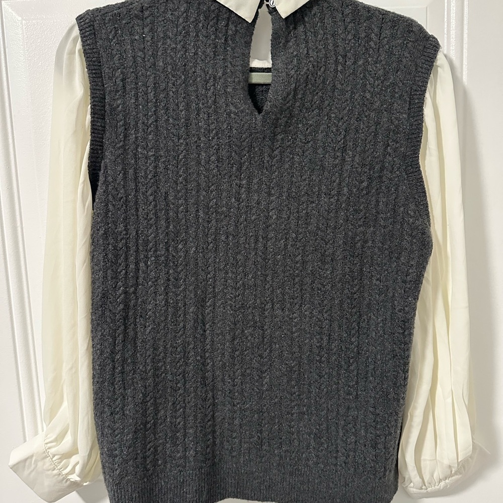 Riley & Rae Charcoal Knit Vest with Ivory Collar, Size Large, New - Picture 5 of 14